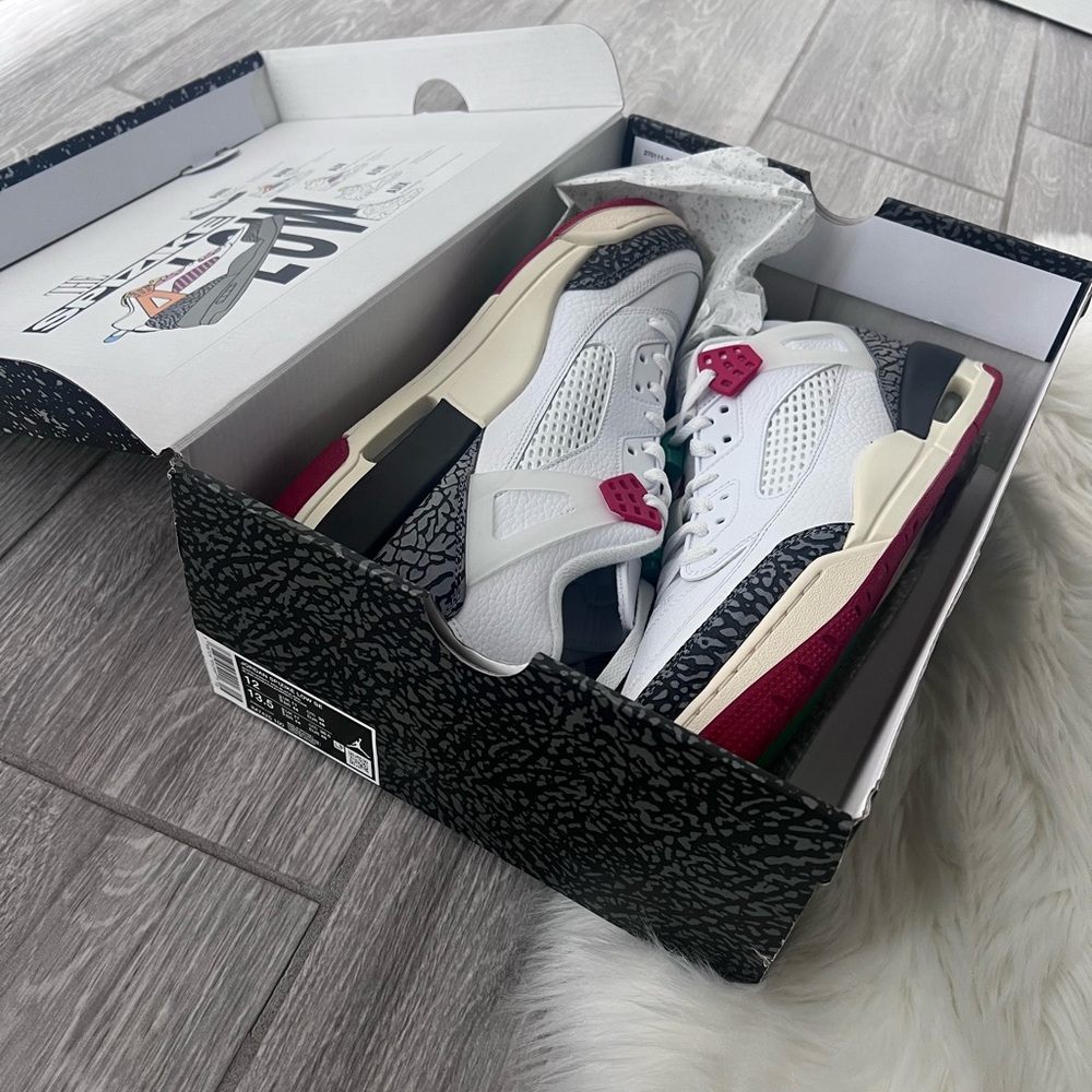 Men’s Jordan Spizike Low - Picture 2 of 16